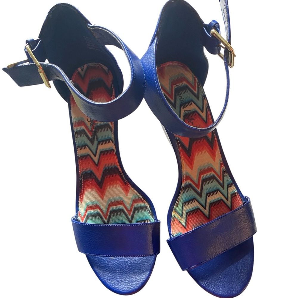 American Eagle Outfitters Blue Heels with Patterned Insole